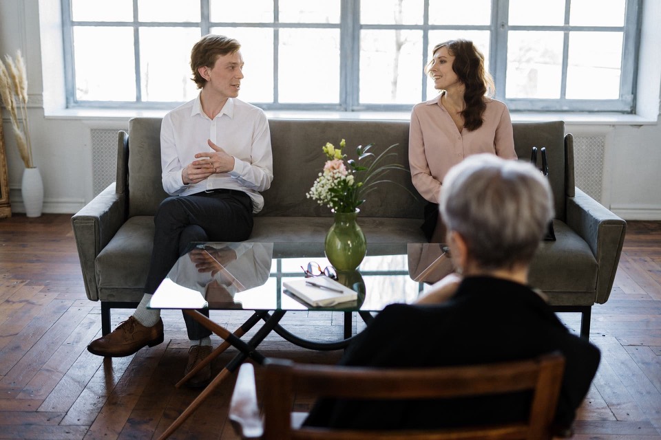 A clinician and patient in conversation about medication-assisted treatment